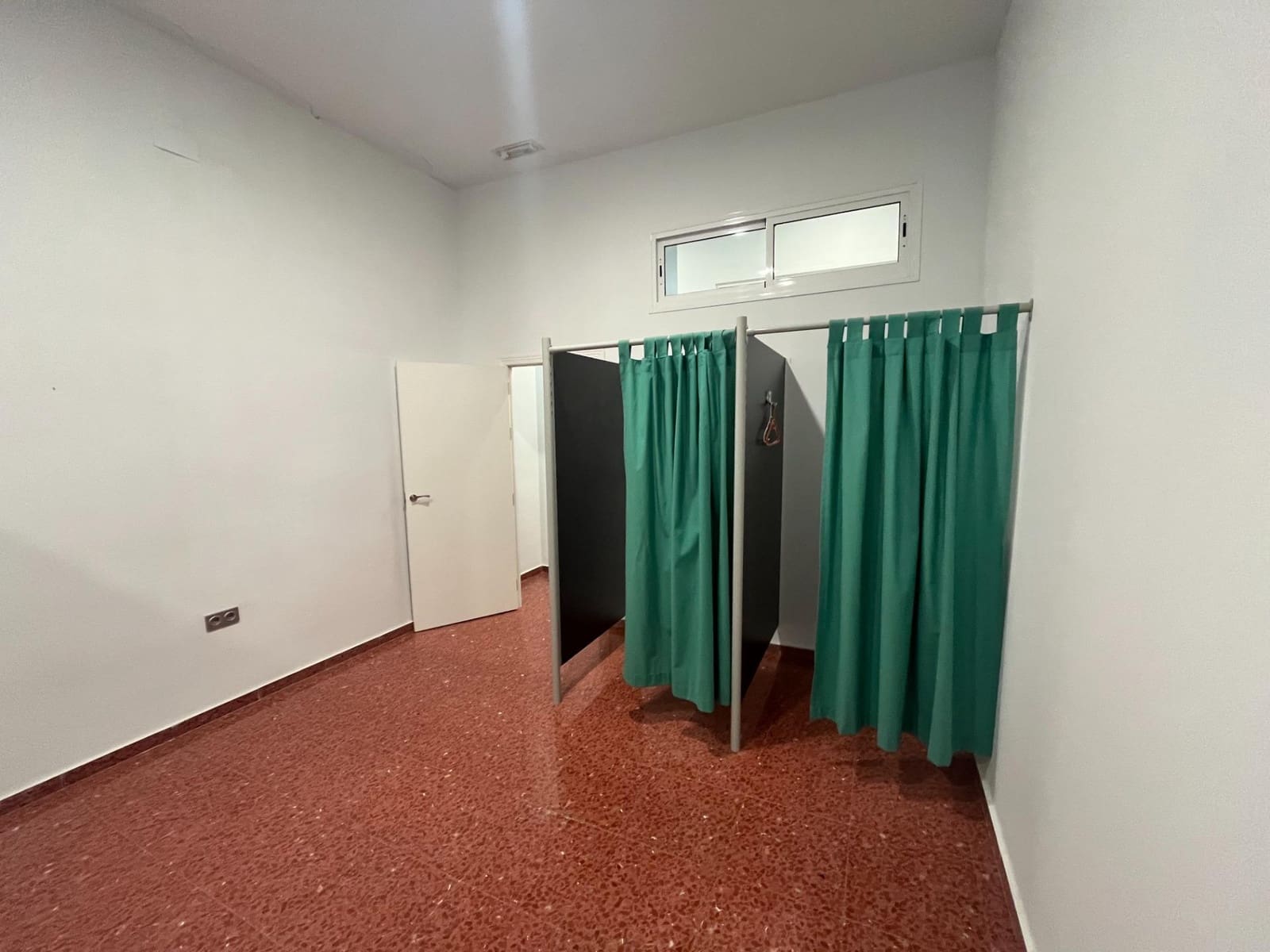 4 Zimmer Gewerbe zu vermieten in Guadix - 500 € (Ref: 9591361)