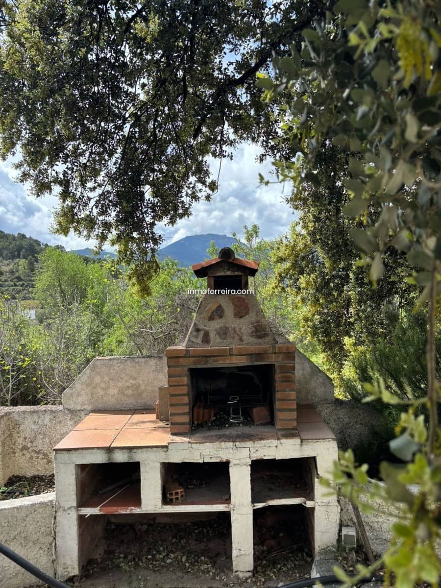 7 bedroom Villa for sale in Siles with pool garage - € 290,000 (Ref: 9695391)