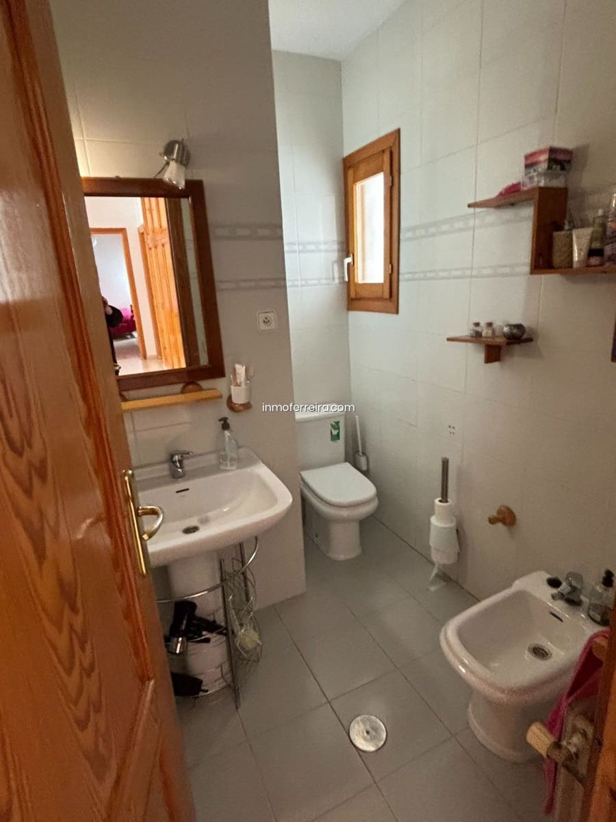 7 bedroom Villa for sale in Siles with pool garage - € 290,000 (Ref: 9695391)