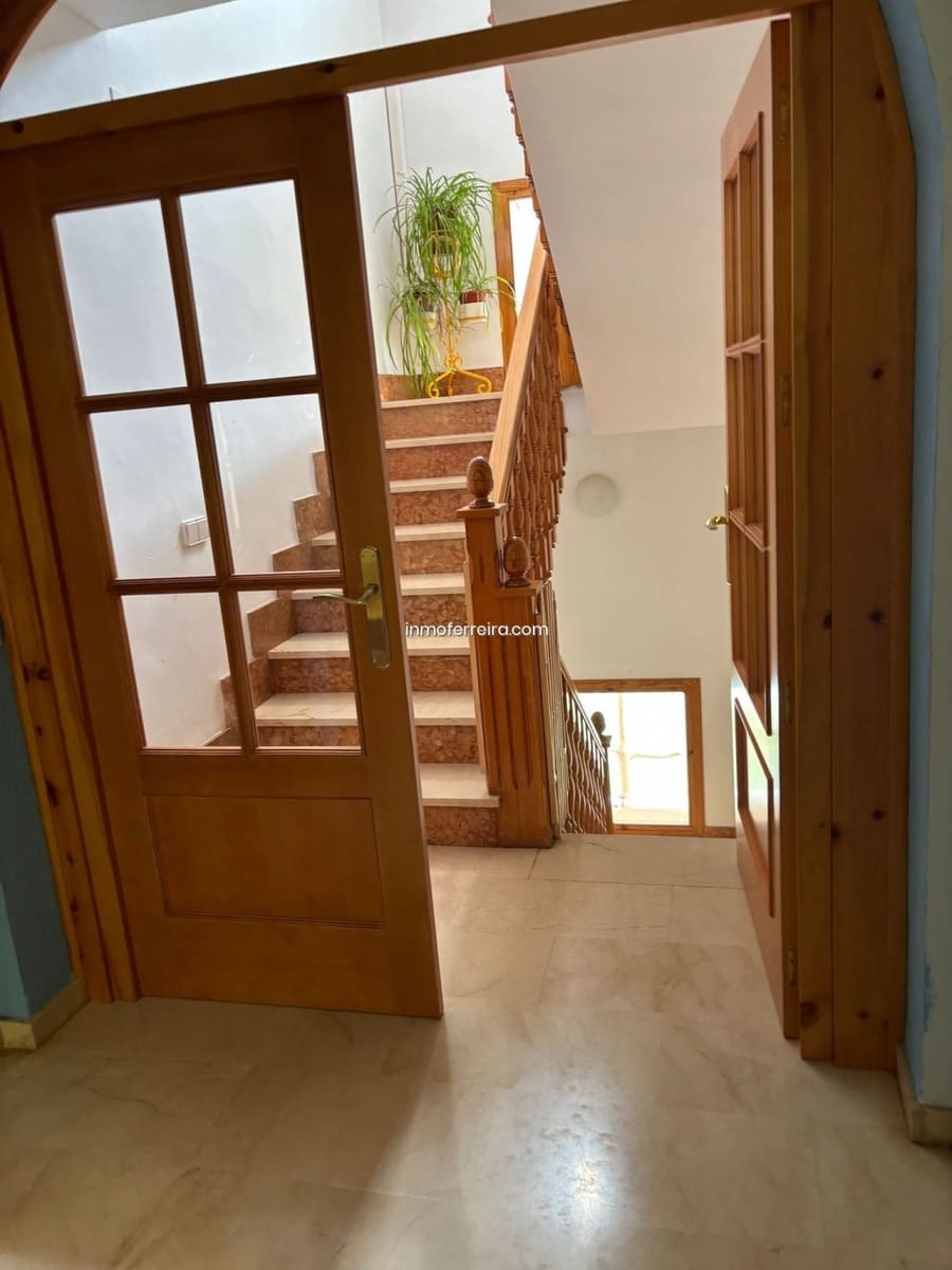 7 bedroom Villa for sale in Siles with pool garage - € 290,000 (Ref: 9695391)