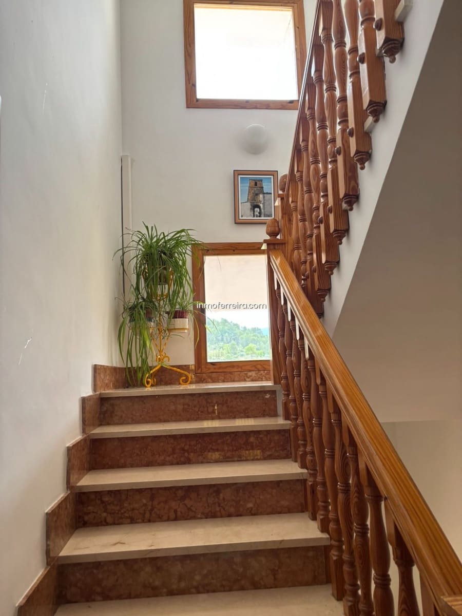 7 bedroom Villa for sale in Siles with pool garage - € 290,000 (Ref: 9695391)