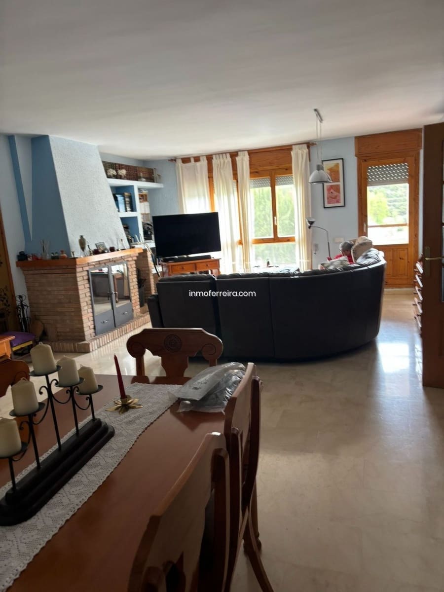 7 bedroom Villa for sale in Siles with pool garage - € 290,000 (Ref: 9695391)