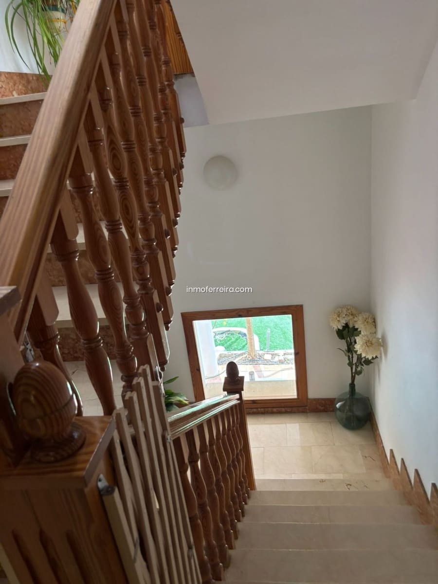 7 bedroom Villa for sale in Siles with pool garage - € 290,000 (Ref: 9695391)