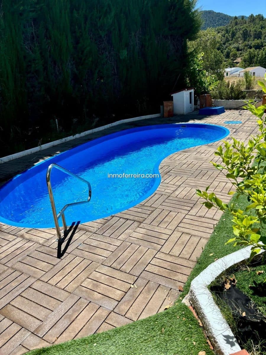 7 bedroom Villa for sale in Siles with pool garage - € 290,000 (Ref: 9695391)