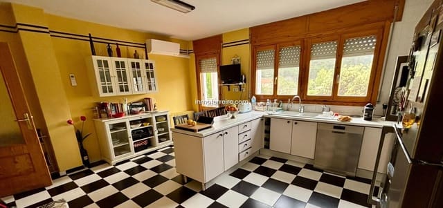 7 soveværelse Villa til salg i Siles med swimmingpool garage - € 290.000 (Ref: 9695391)