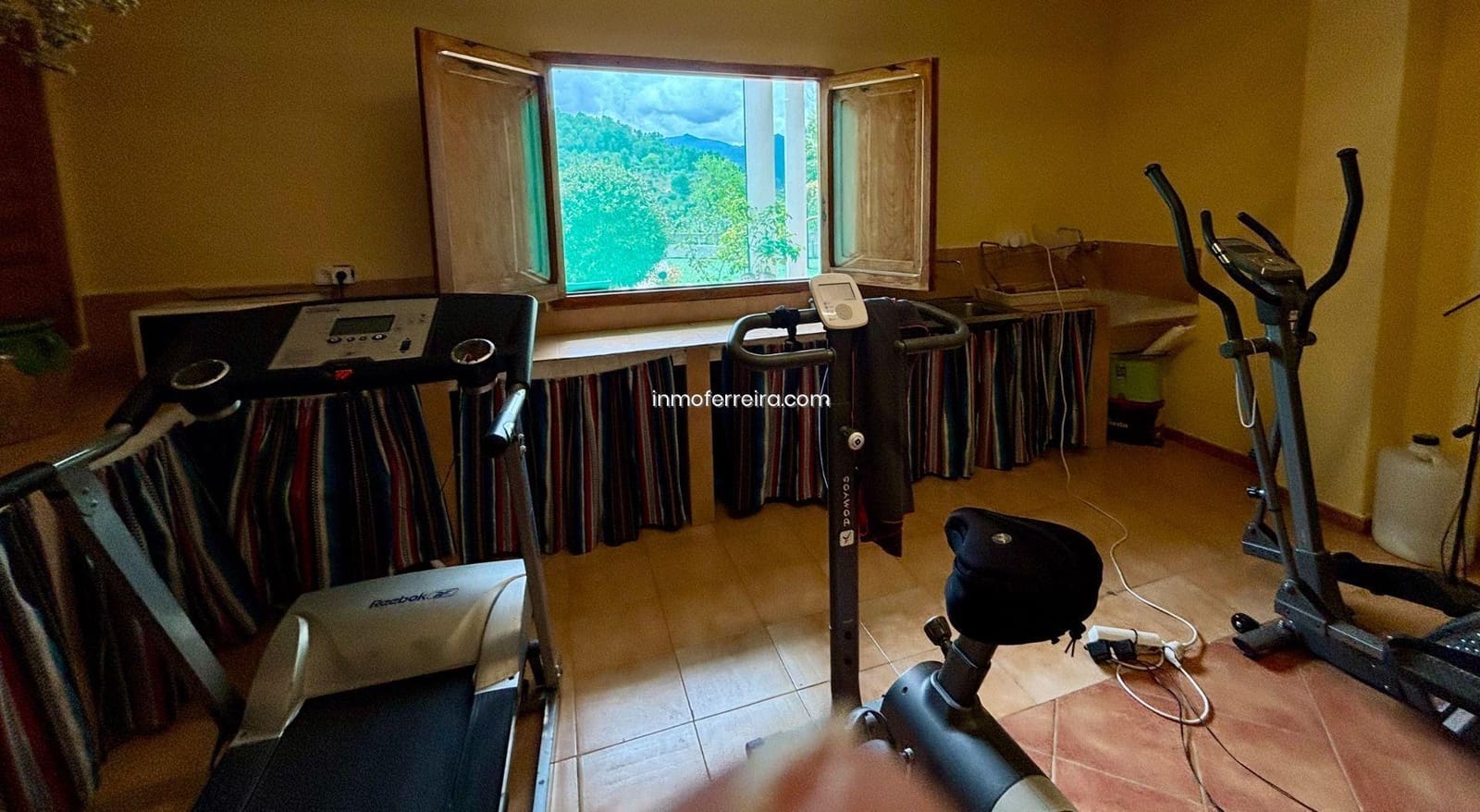 7 bedroom Villa for sale in Siles with pool garage - € 290,000 (Ref: 9695391)