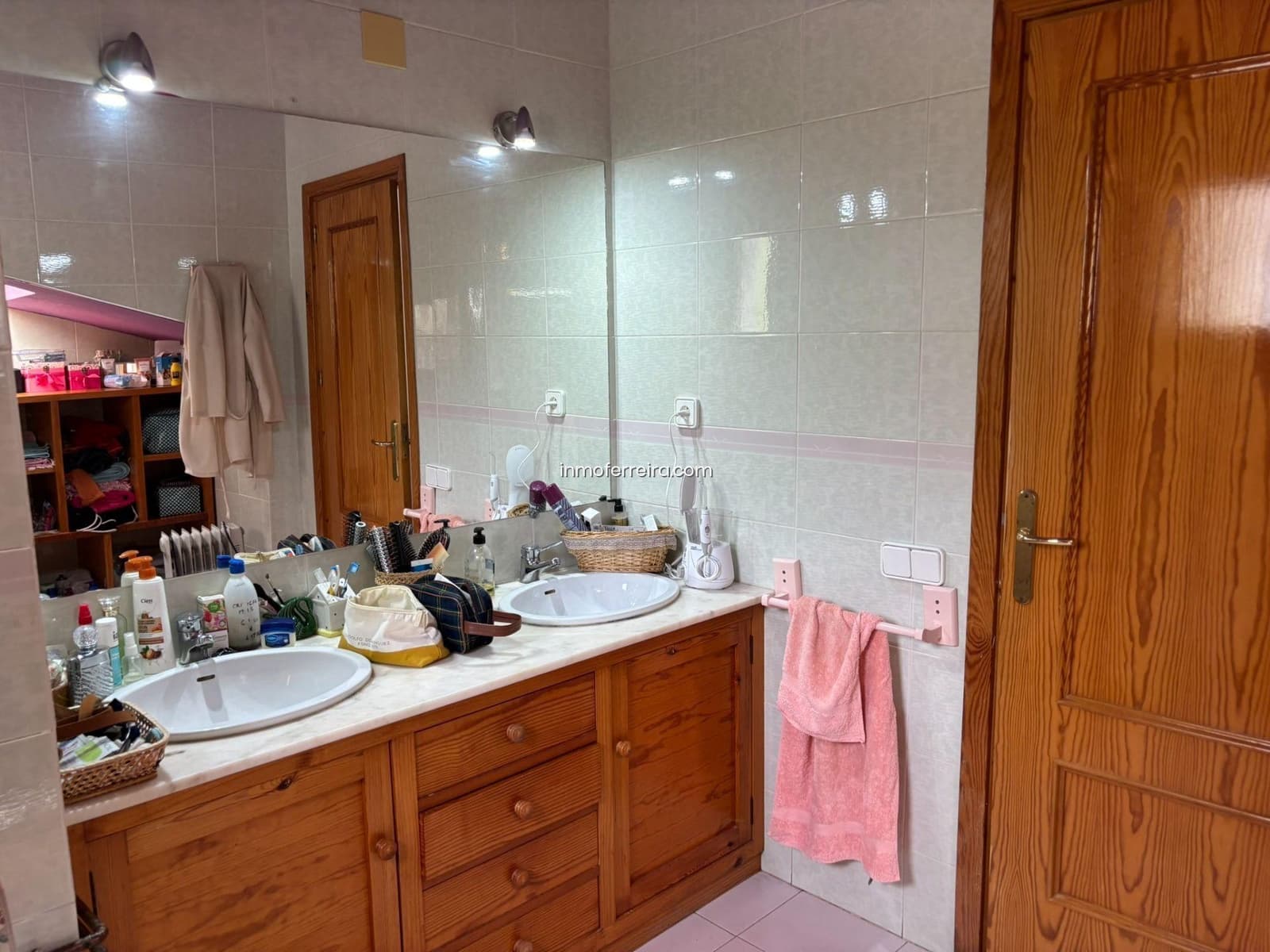 7 bedroom Villa for sale in Siles with pool garage - € 290,000 (Ref: 9695391)