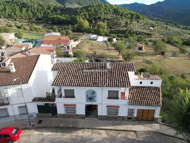 7 soveværelse Villa til salg i Siles med swimmingpool garage - € 290.000 (Ref: 9695391)