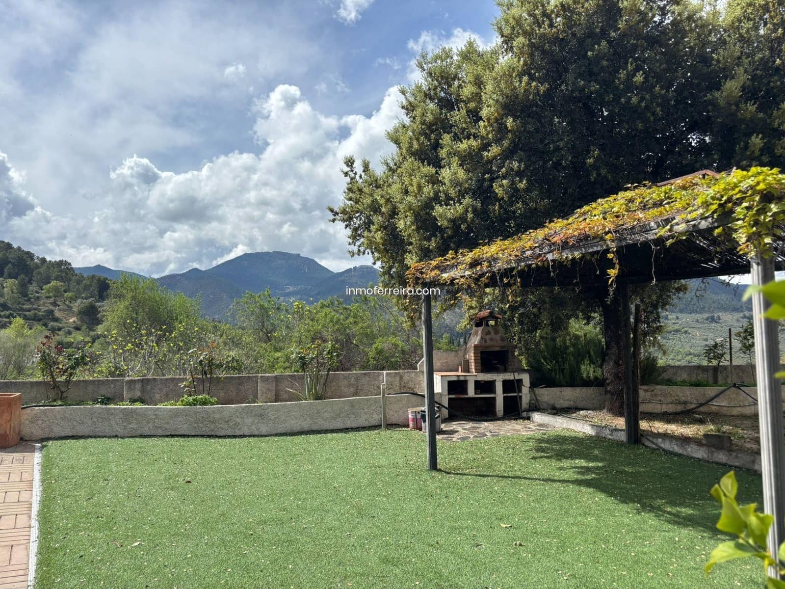 7 bedroom Villa for sale in Siles with pool garage - € 290,000 (Ref: 9695391)