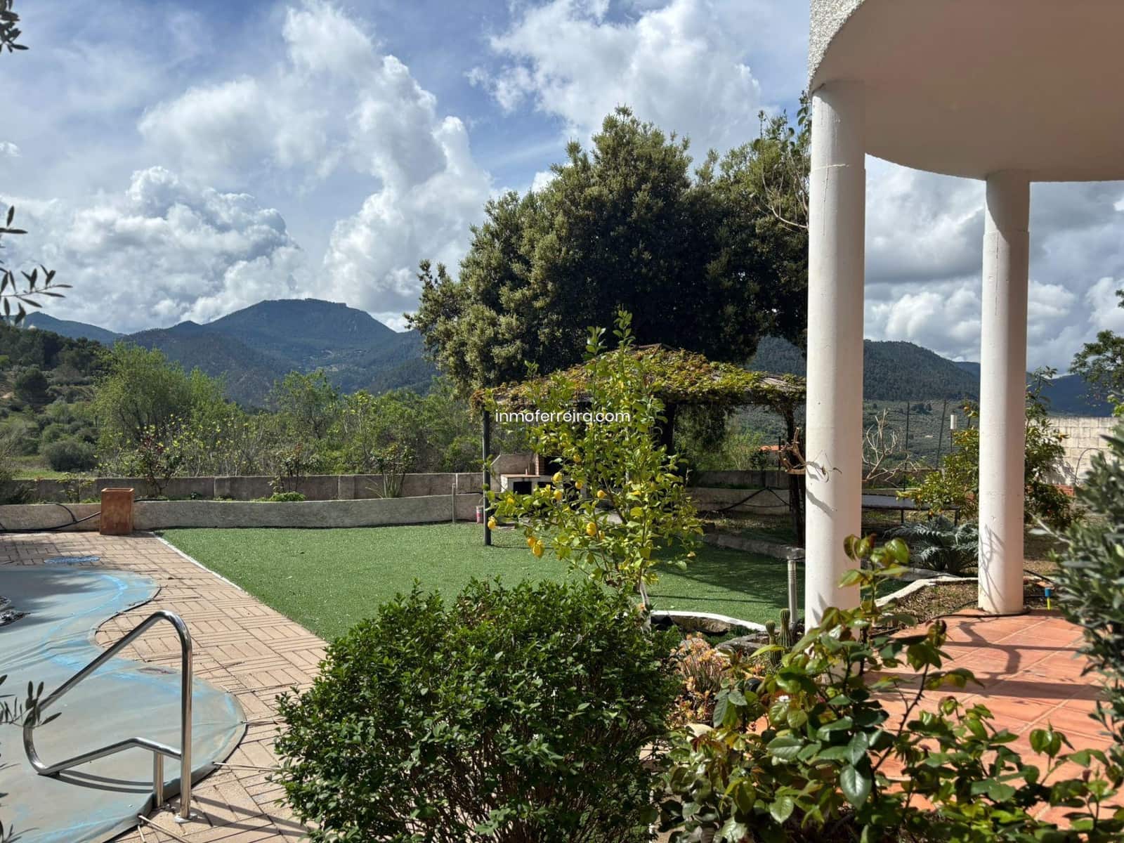 7 bedroom Villa for sale in Siles with pool garage - € 290,000 (Ref: 9695391)