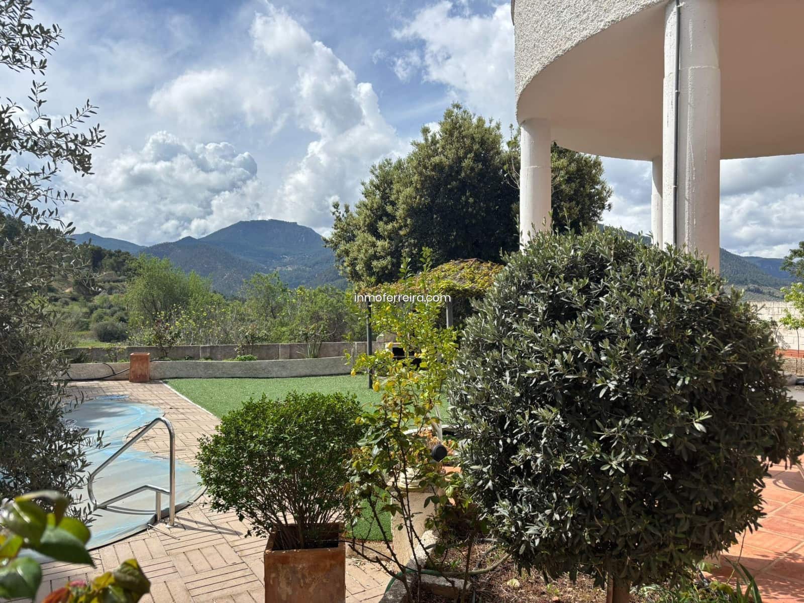 7 bedroom Villa for sale in Siles with pool garage - € 290,000 (Ref: 9695391)