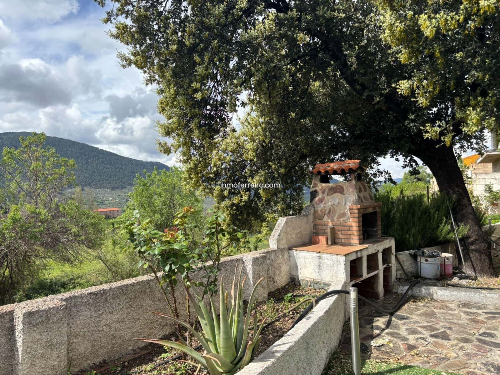 7 bedroom Villa for sale in Siles with pool garage - € 290,000 (Ref: 9695391)