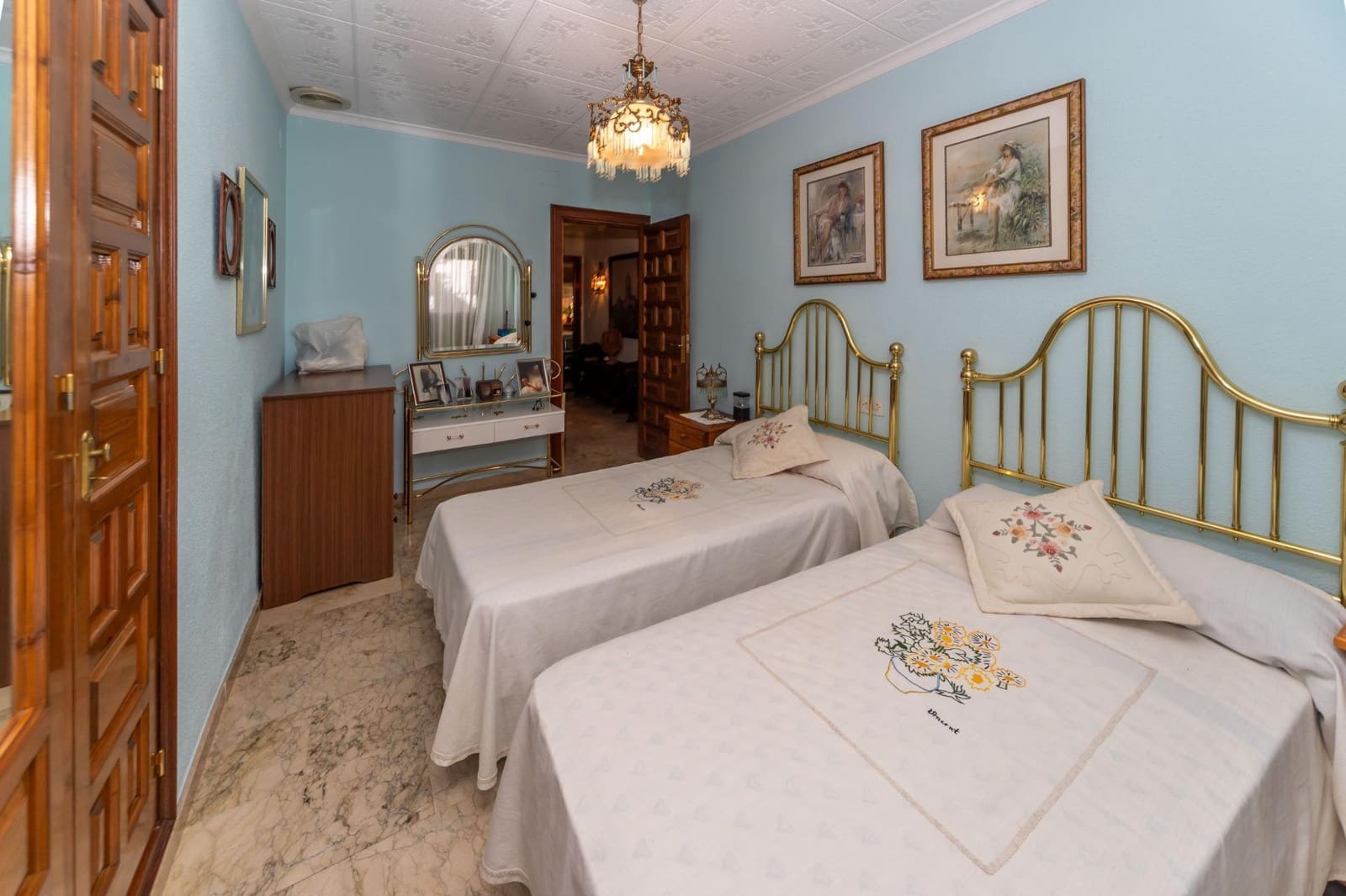 4 soveværelse Villa til salg i Guadix med garage - € 375.000 (Ref: 9712002)