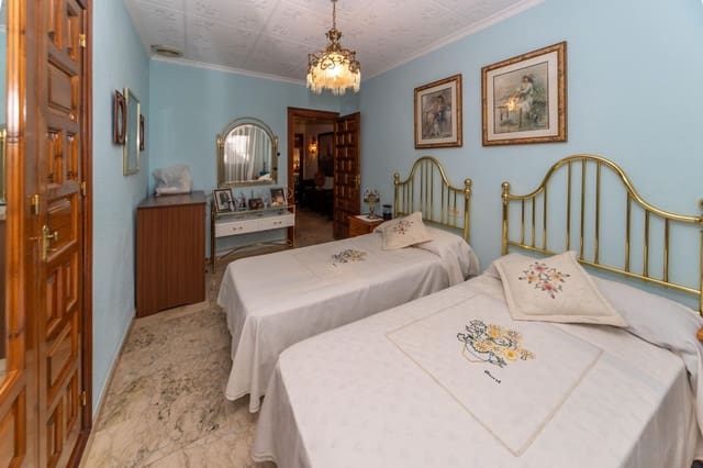 4 soveværelse Villa til salg i Guadix med garage - € 375.000 (Ref: 9712002)