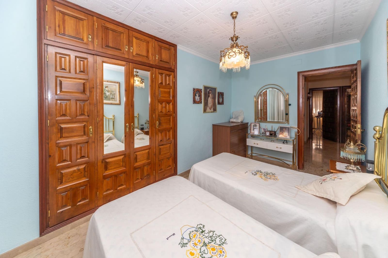 4 soveværelse Villa til salg i Guadix med garage - € 375.000 (Ref: 9712002)