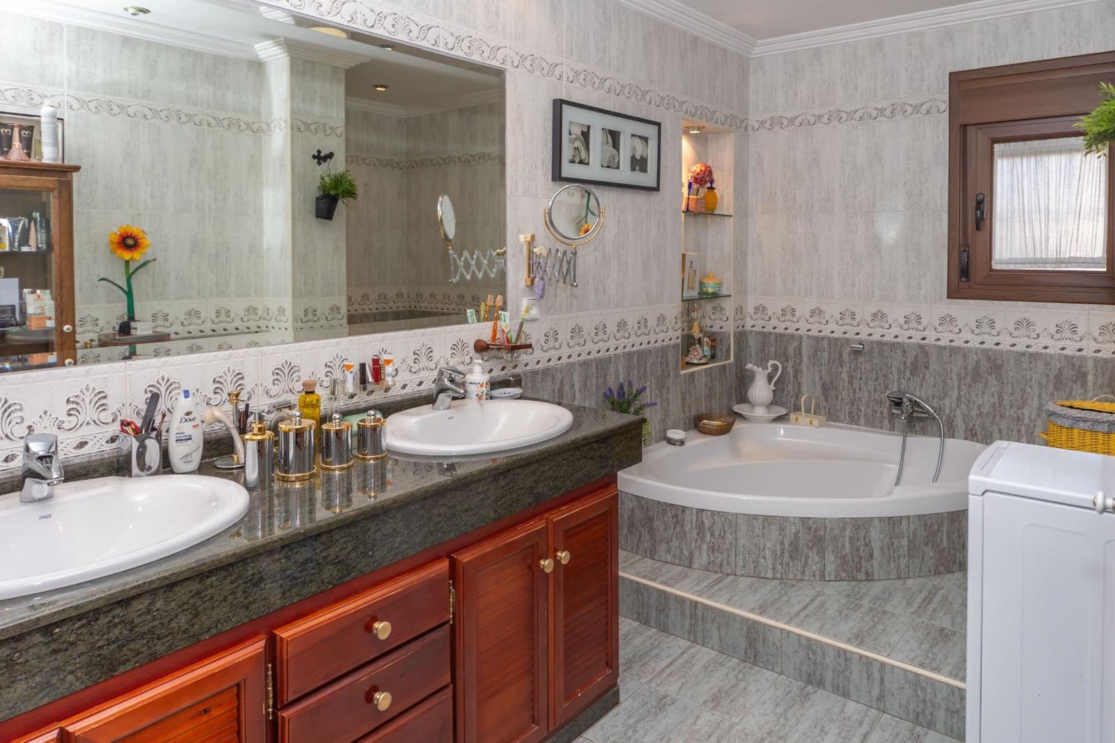 4 soveværelse Villa til salg i Guadix med garage - € 375.000 (Ref: 9712002)