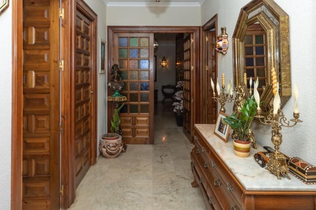 4 soveværelse Villa til salg i Guadix med garage - € 375.000 (Ref: 9712002)