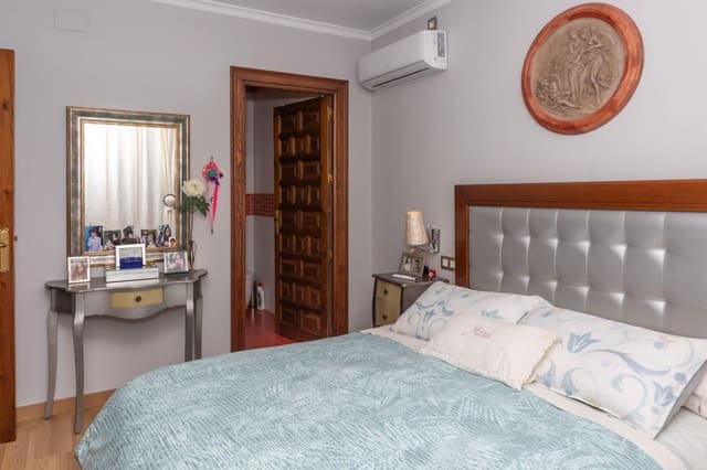 4 soveværelse Villa til salg i Guadix med garage - € 375.000 (Ref: 9712002)