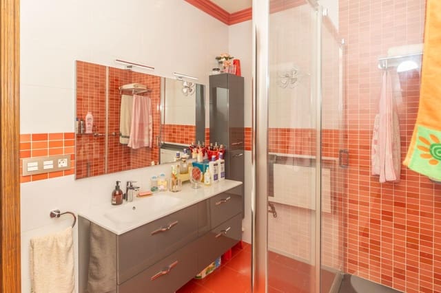 4 soveværelse Villa til salg i Guadix med garage - € 375.000 (Ref: 9712002)