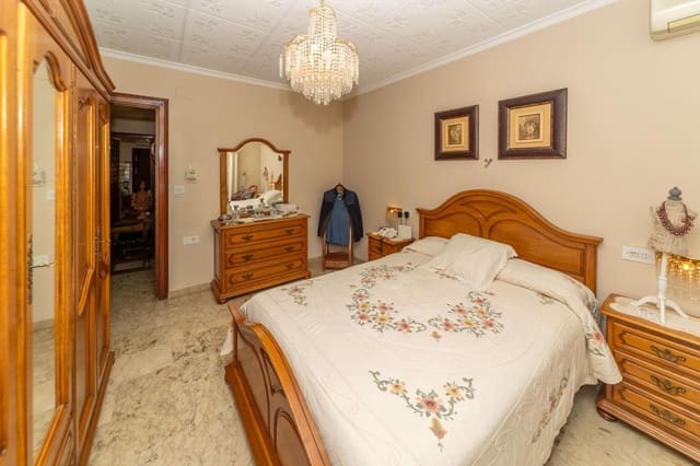 4 soveværelse Villa til salg i Guadix med garage - € 375.000 (Ref: 9712002)