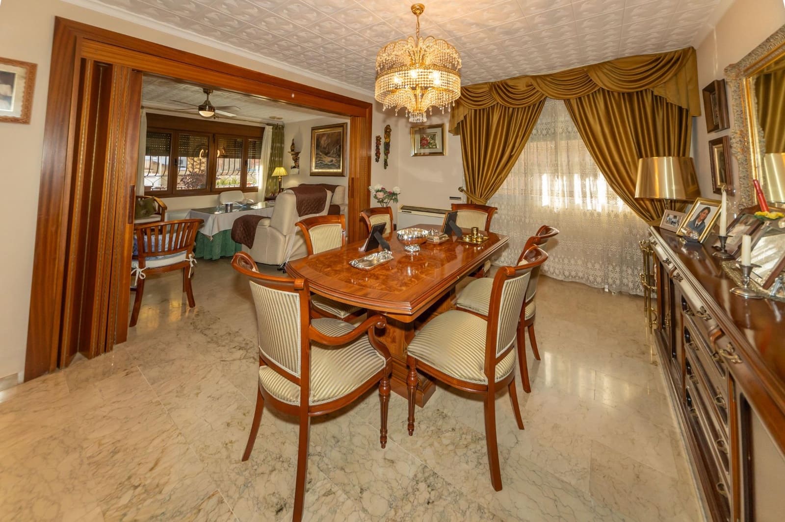 4 soveværelse Villa til salg i Guadix med garage - € 375.000 (Ref: 9712002)