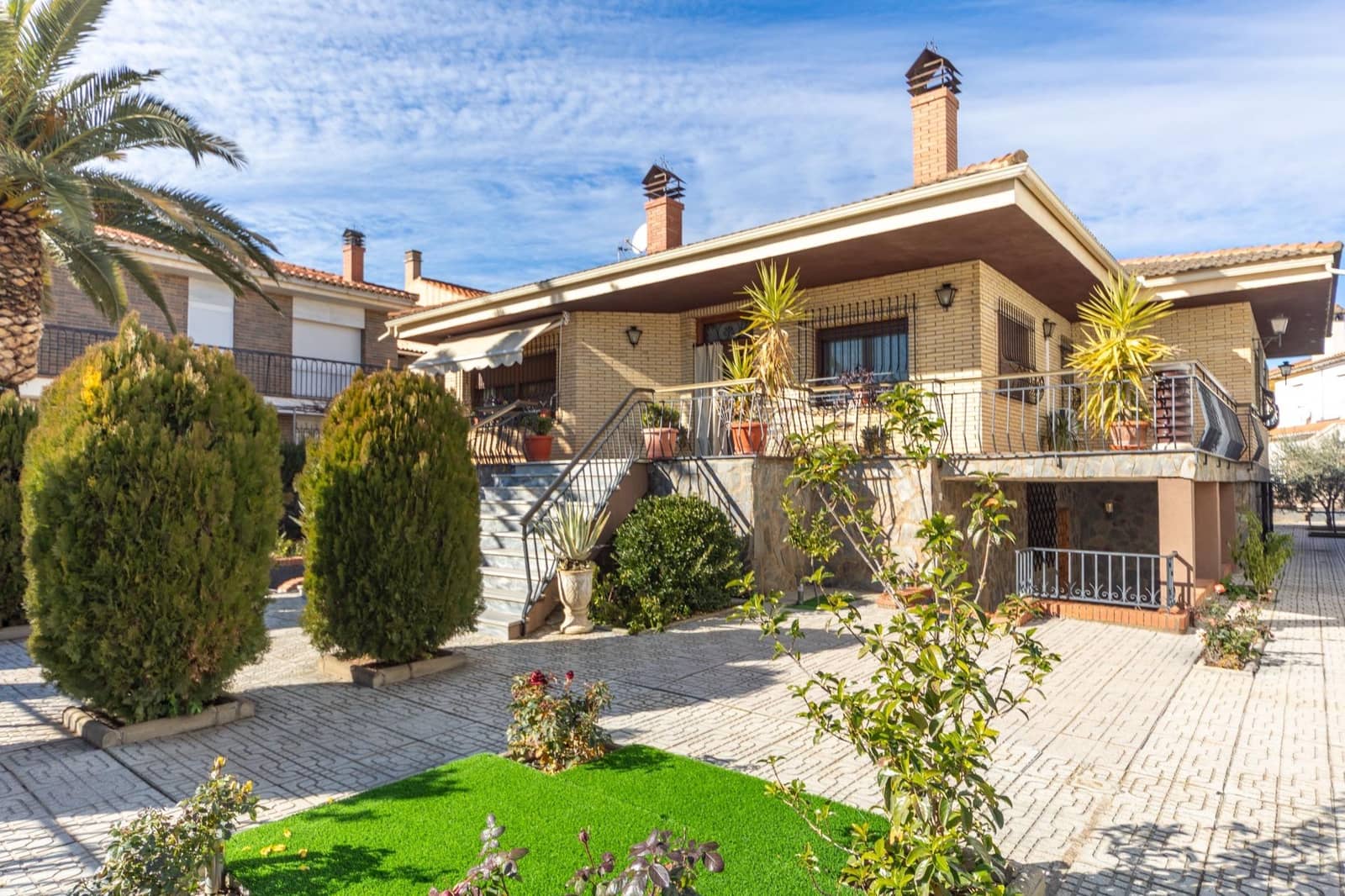 4 soveværelse Villa til salg i Guadix med garage - € 375.000 (Ref: 9712002)