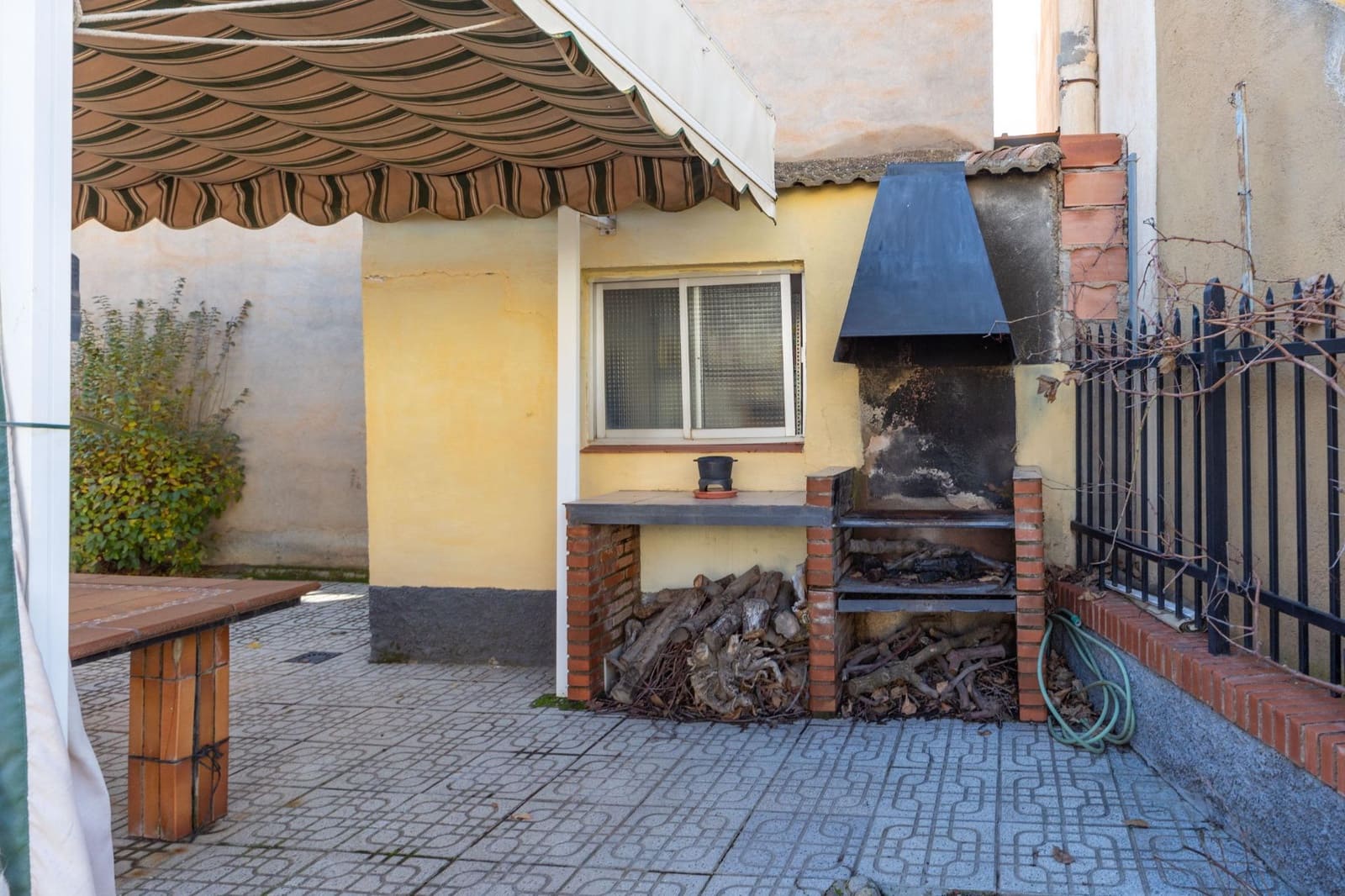 4 soveværelse Villa til salg i Guadix med garage - € 375.000 (Ref: 9712002)