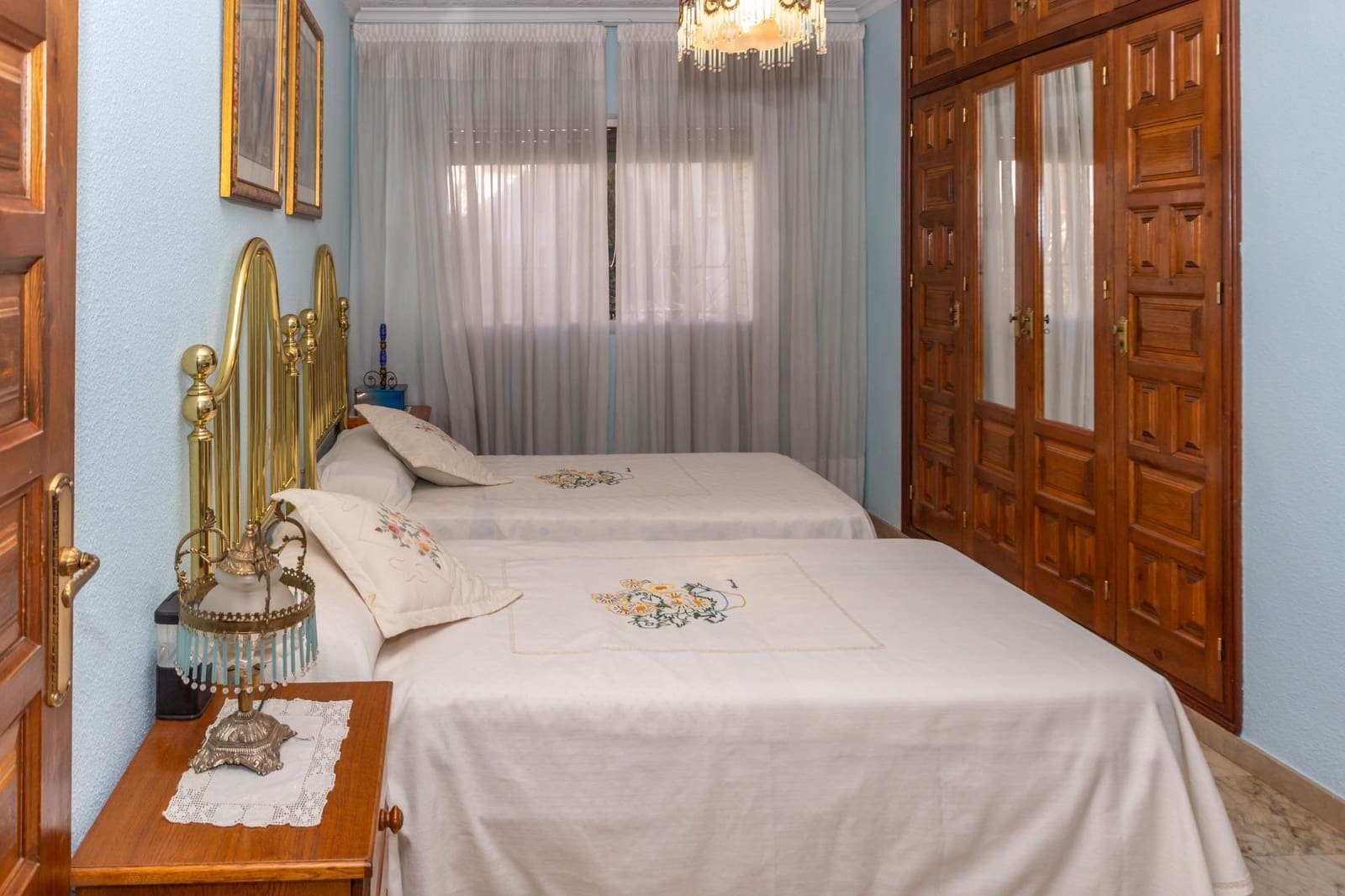 4 soveværelse Villa til salg i Guadix med garage - € 375.000 (Ref: 9712002)