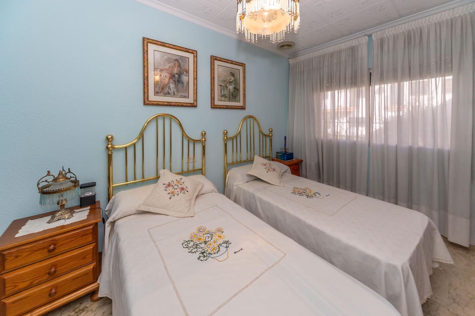 4 soveværelse Villa til salg i Guadix med garage - € 375.000 (Ref: 9712002)