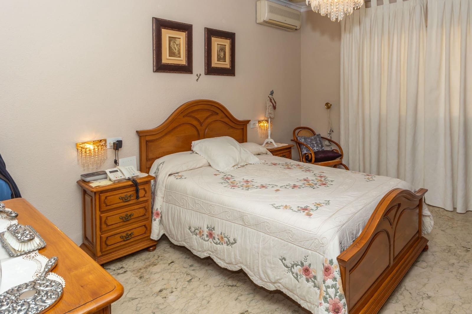 4 soveværelse Villa til salg i Guadix med garage - € 375.000 (Ref: 9712002)