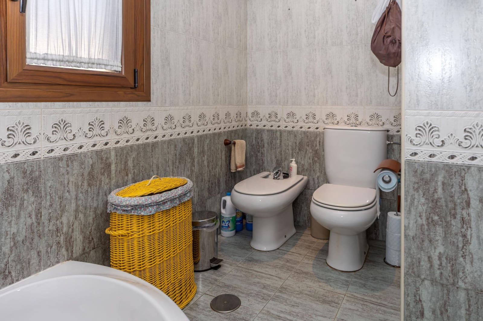 4 soveværelse Villa til salg i Guadix med garage - € 375.000 (Ref: 9712002)