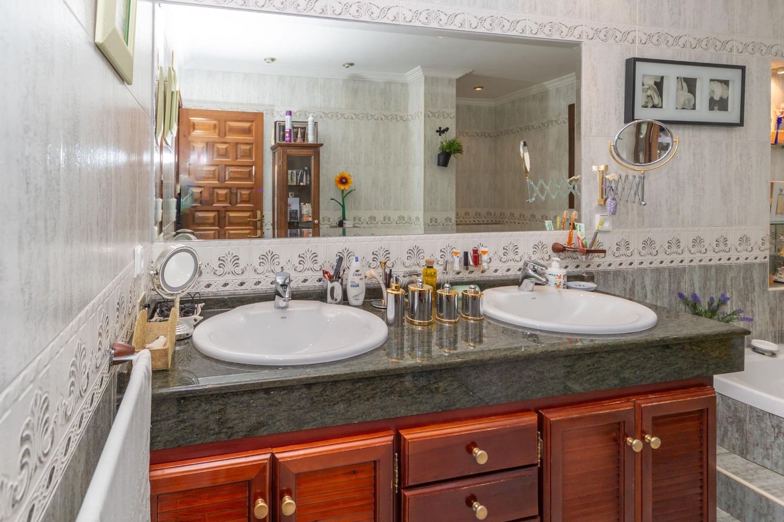 4 soveværelse Villa til salg i Guadix med garage - € 375.000 (Ref: 9712002)