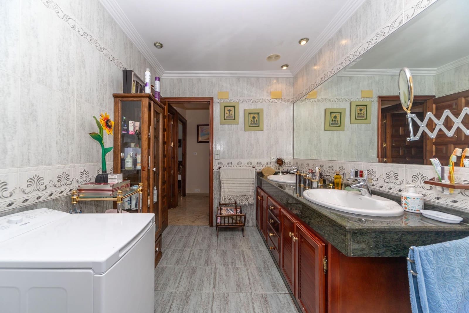 4 soveværelse Villa til salg i Guadix med garage - € 375.000 (Ref: 9712002)