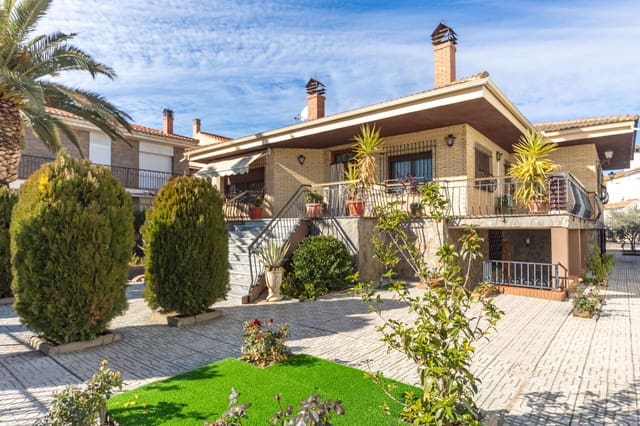 4 soveværelse Villa til salg i Guadix med garage - € 375.000 (Ref: 9712002)