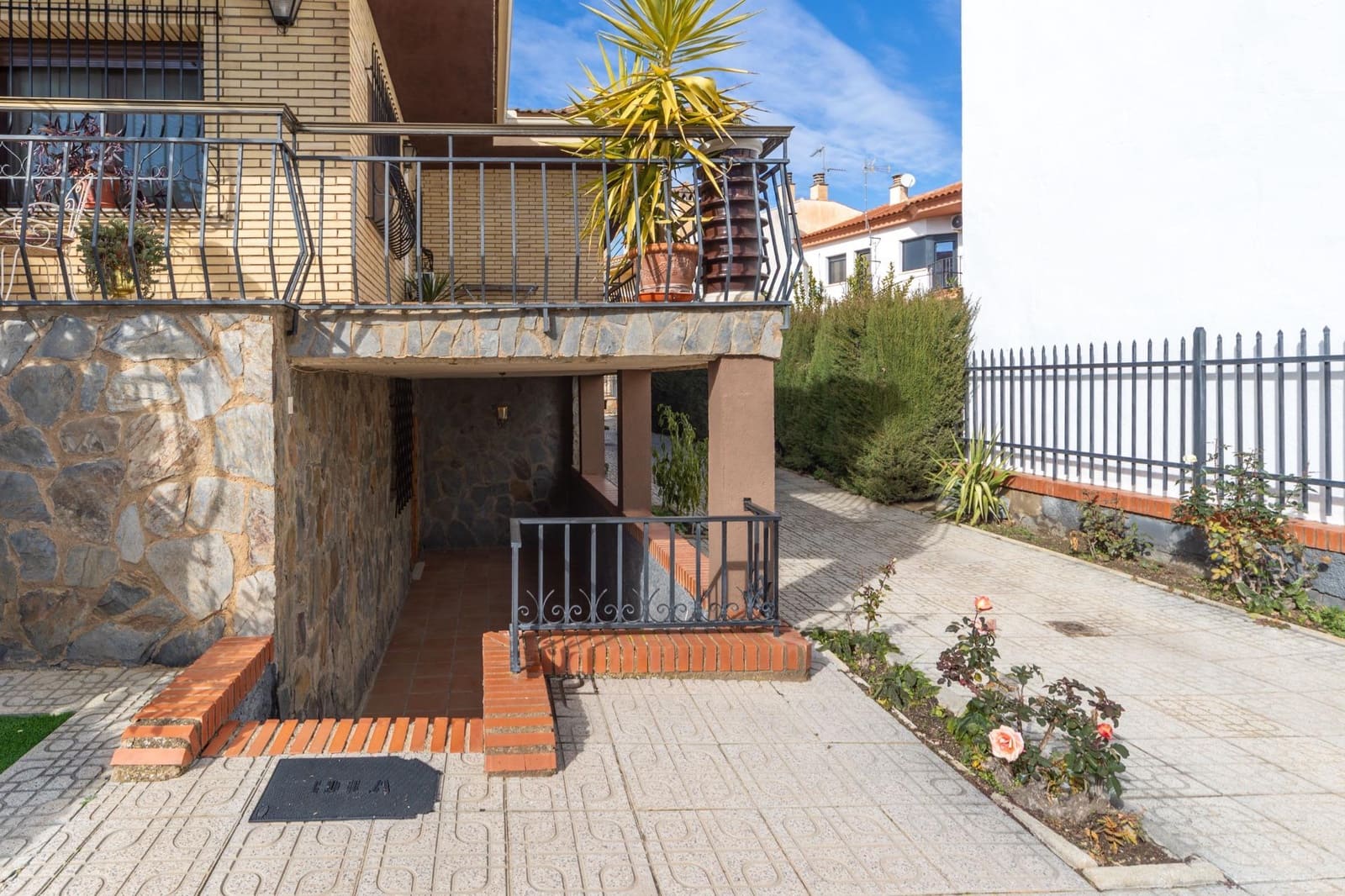 4 soveværelse Villa til salg i Guadix med garage - € 375.000 (Ref: 9712002)