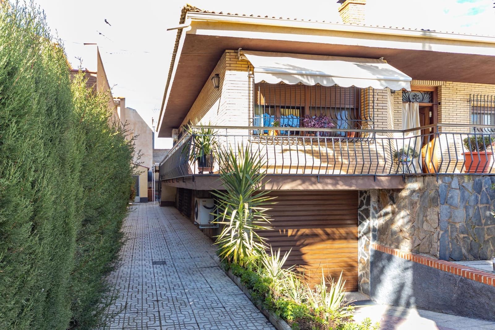 4 soveværelse Villa til salg i Guadix med garage - € 375.000 (Ref: 9712002)