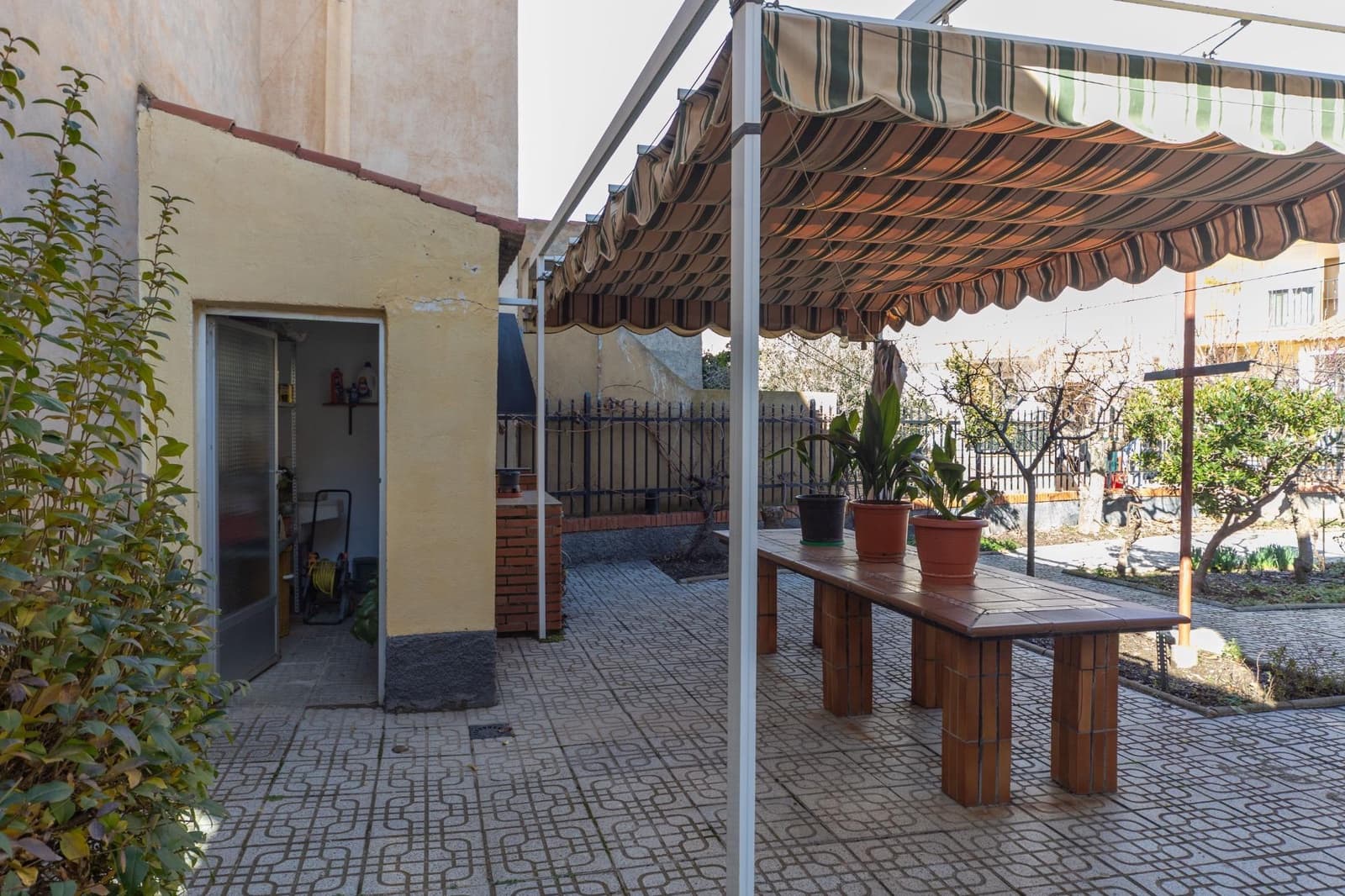 4 soveværelse Villa til salg i Guadix med garage - € 375.000 (Ref: 9712002)