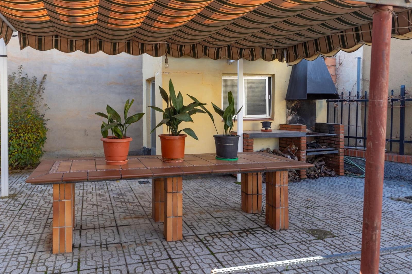 4 soveværelse Villa til salg i Guadix med garage - € 375.000 (Ref: 9712002)