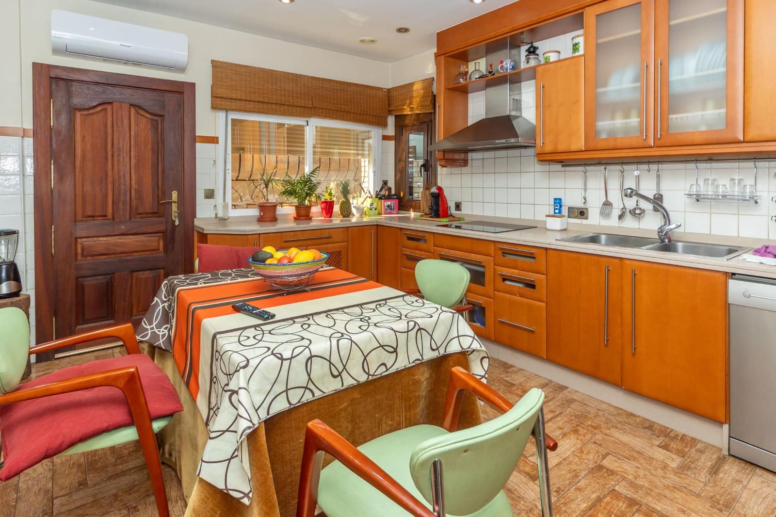 4 soveværelse Villa til salg i Guadix med garage - € 375.000 (Ref: 9712002)