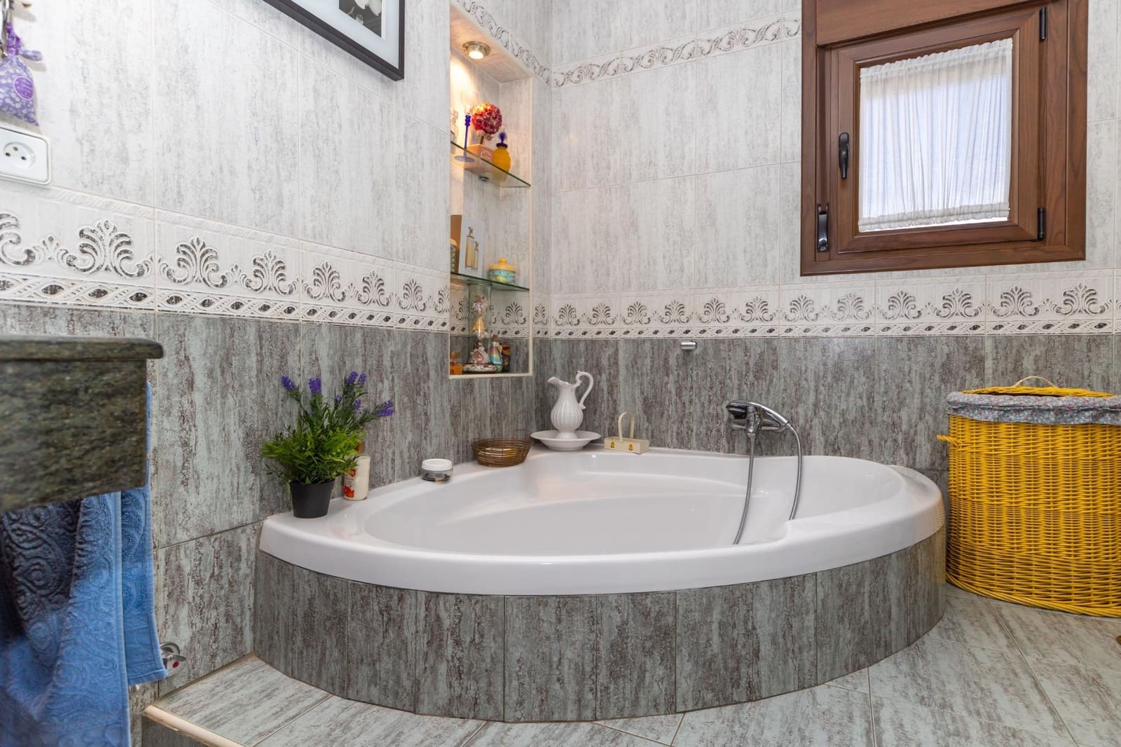 4 soveværelse Villa til salg i Guadix med garage - € 375.000 (Ref: 9712002)