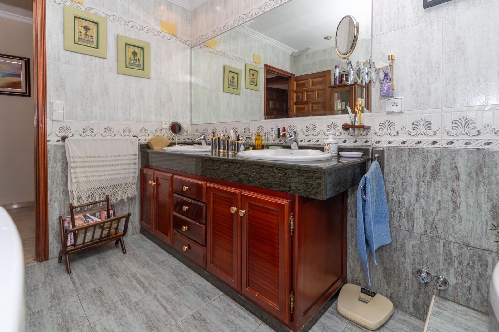 4 soveværelse Villa til salg i Guadix med garage - € 375.000 (Ref: 9712002)