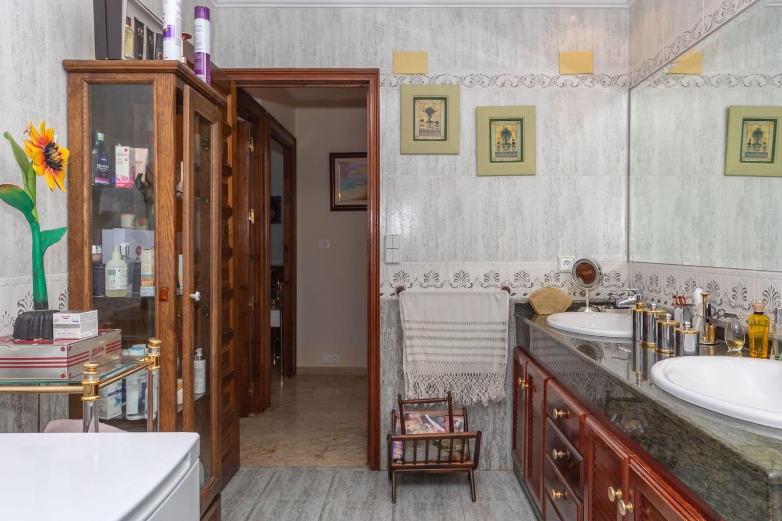 4 soveværelse Villa til salg i Guadix med garage - € 375.000 (Ref: 9712002)