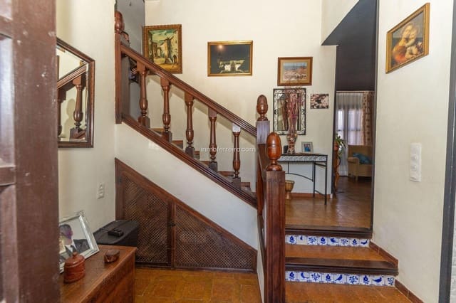 4 bedroom Villa for sale in Guadix with pool - € 325,000 (Ref: 9738596)