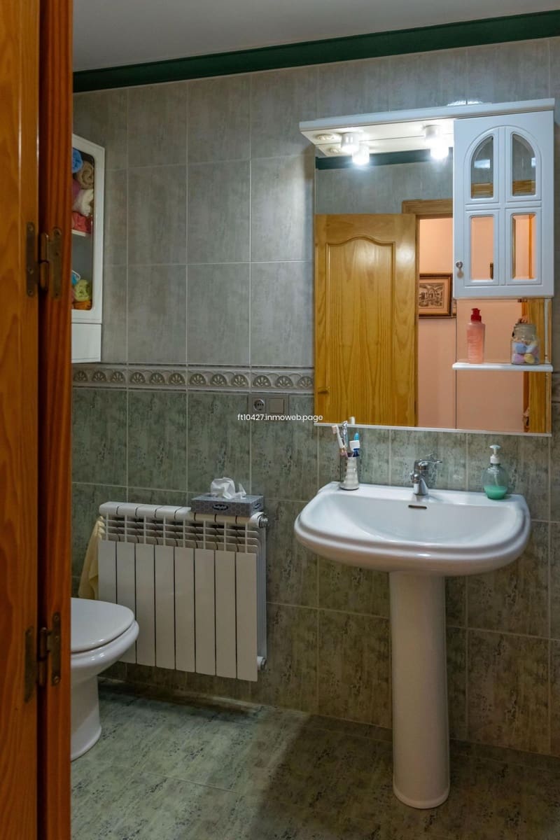 4 bedroom Villa for sale in Guadix - € 200,000 (Ref: 9770702)