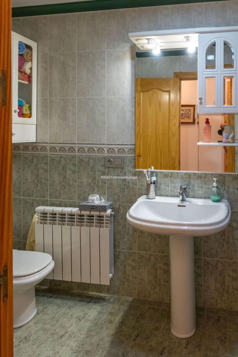 4 bedroom Villa for sale in Guadix - € 200,000 (Ref: 9770702)