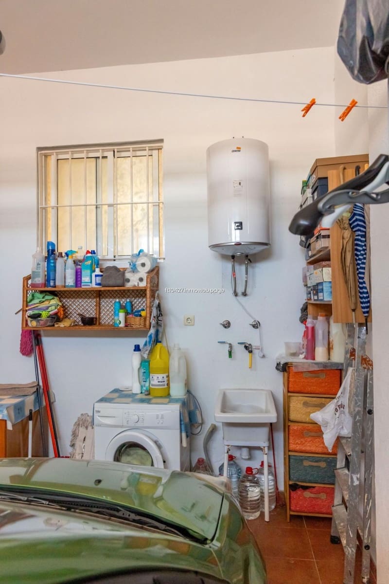 4 bedroom Villa for sale in Guadix - € 200,000 (Ref: 9770702)