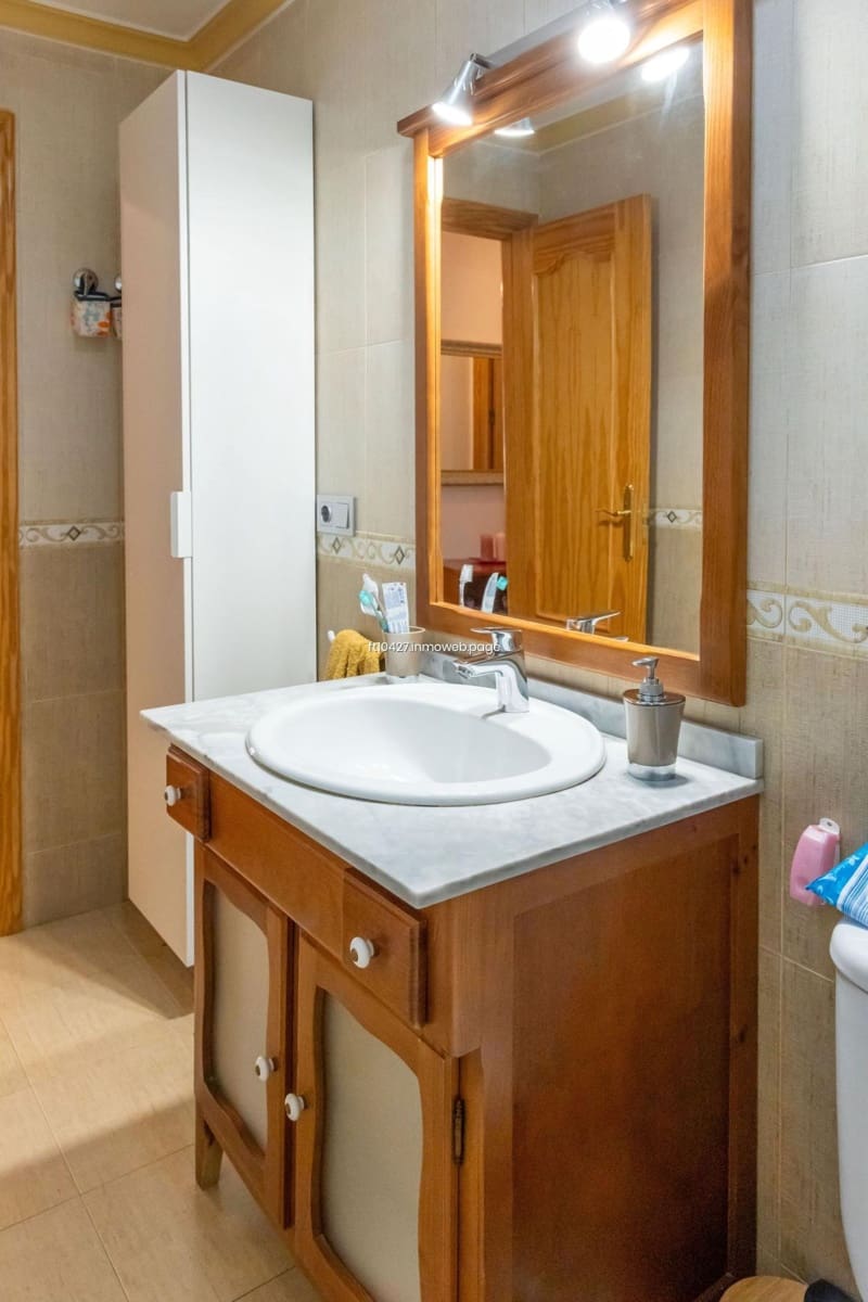 4 bedroom Villa for sale in Guadix - € 200,000 (Ref: 9770702)