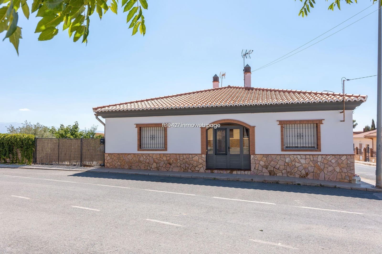 4 bedroom Villa for sale in Guadix - € 200,000 (Ref: 9770702)