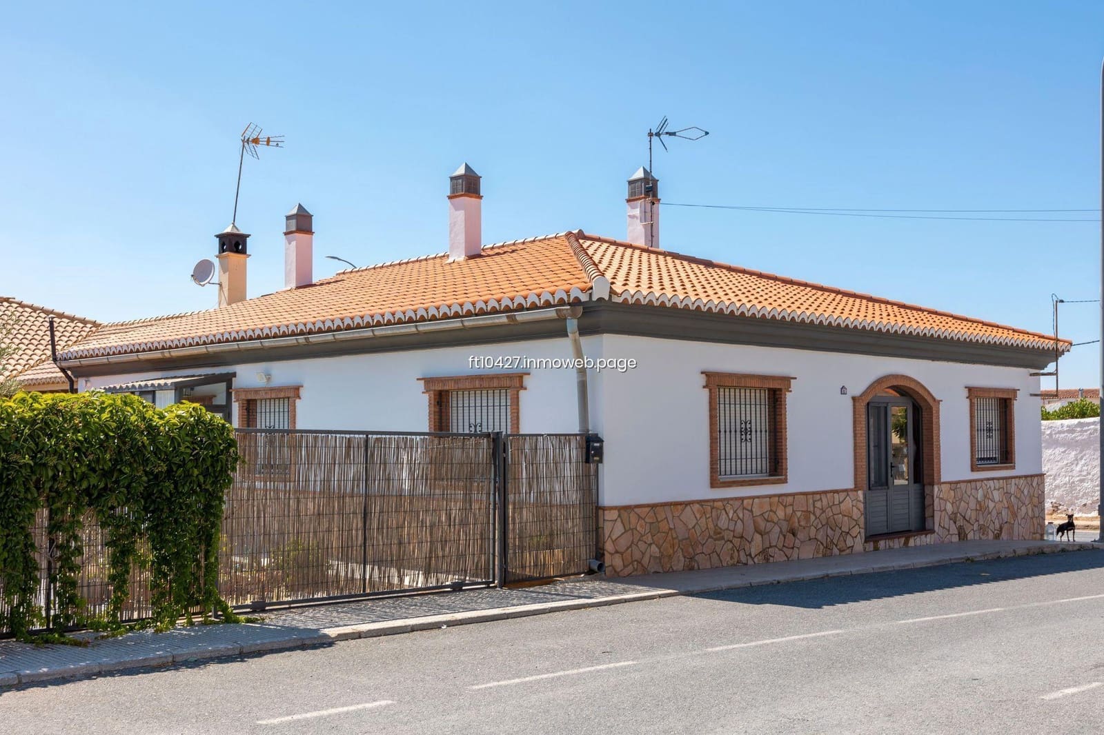 4 bedroom Villa for sale in Guadix - € 200,000 (Ref: 9770702)