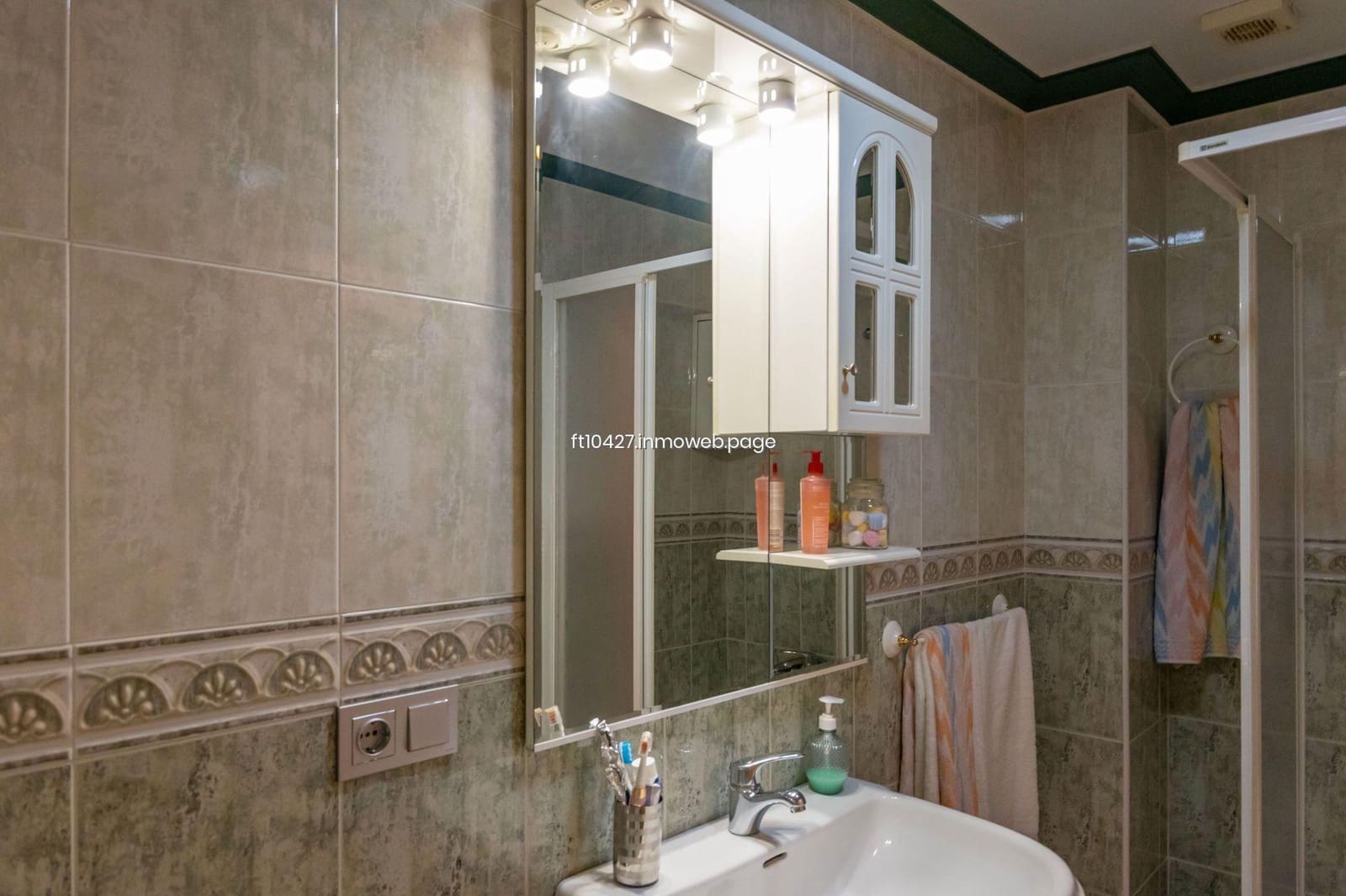 4 bedroom Villa for sale in Guadix - € 200,000 (Ref: 9770702)